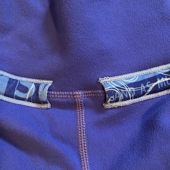 Sz 6 Old School Lululemon Shorts - Picture 2 of 5